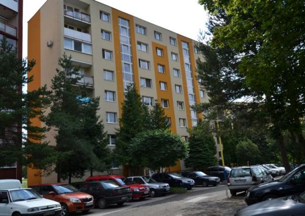 Priestranný 2,5 izbový byt s pekným výhľadom