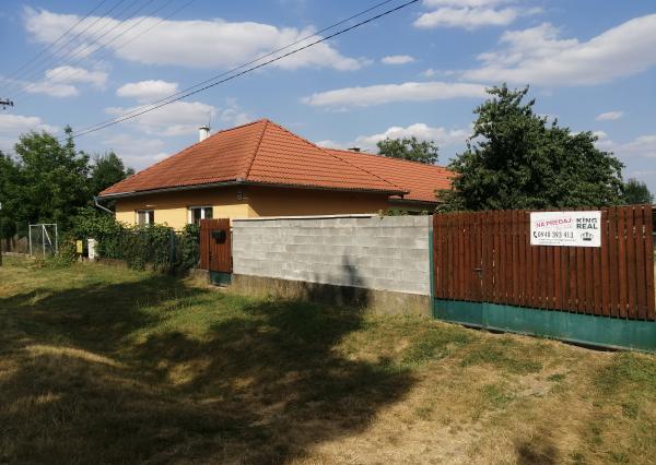 REZERVOVANÉ - Rodinný dom v obci Lok s veľkým pozemkom