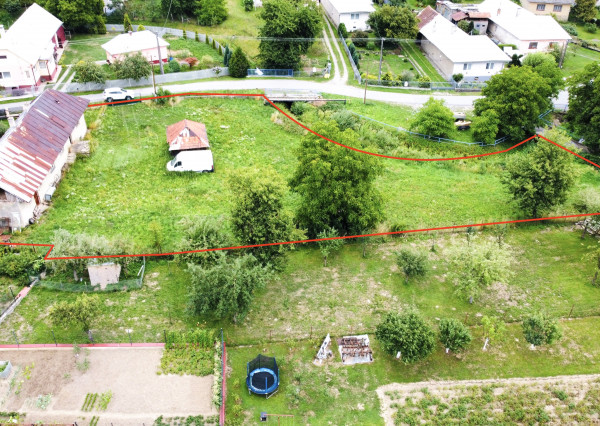 Pozemok s domčekom a dreveným sypancom v Kurimke, 2003 m2