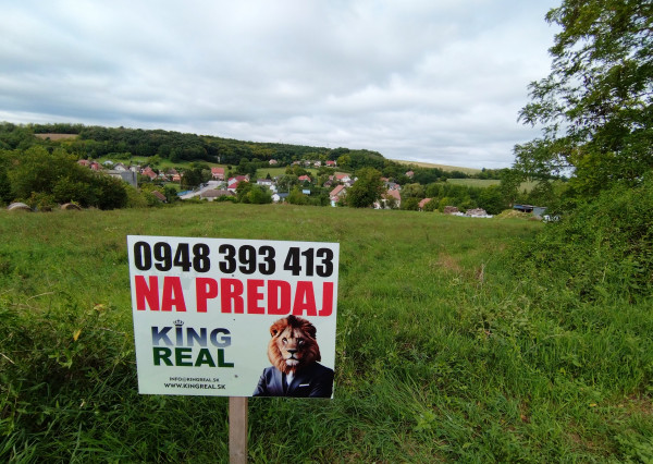 Na predaj pozemok v obci Čechy.