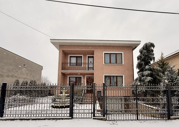 RODINNÝ DOM PO KOMPLETNEJ REKONŠTRUKCII DVORY NAD ŽITAVOU