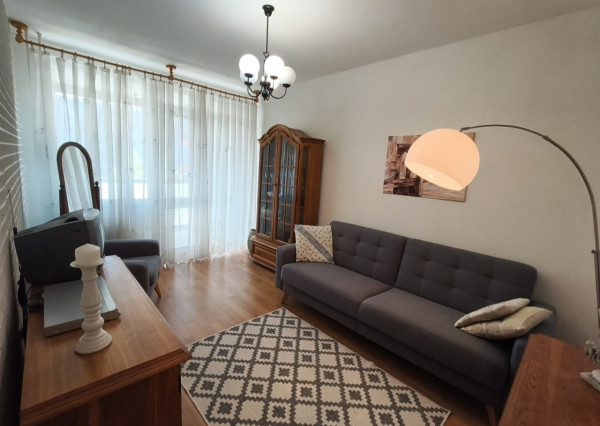 Elegantný 2-izbový byt s lodžiou v Nových Zámkoch – 61 m²
